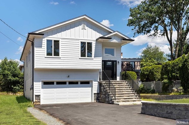 239 River Dr, Elmwood Park, NJ 07407