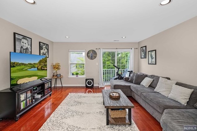 2291 Oakham Ct, Mahwah, NJ 07430-3835