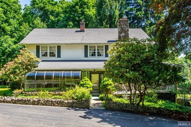 94 Long Hill Rd, Oakland, NJ 07436
