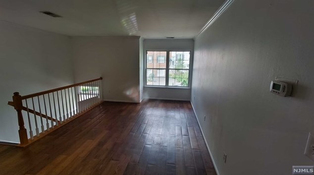 1052 Chedworth Cir, Mahwah NJ  07430-1370 exterior