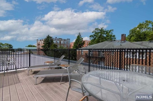 276 Chestnut St, Nutley NJ 07110-2432 exterior