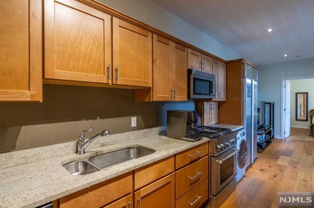 276 Chestnut St, Nutley NJ 07110-2432 exterior