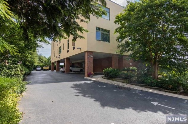 276 Chestnut St, Nutley NJ 07110-2432 exterior