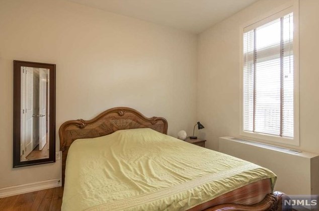 276 Chestnut St, Nutley NJ 07110-2432 exterior