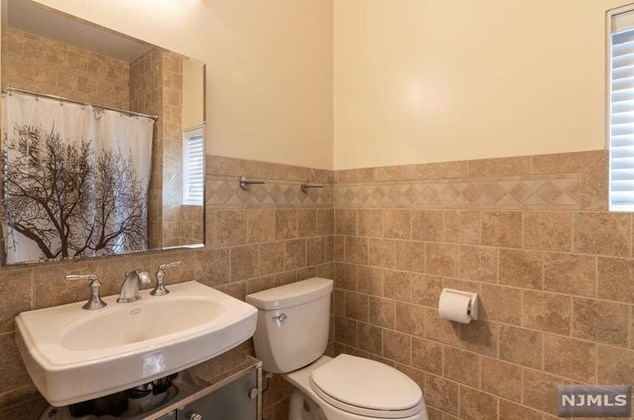 276 Chestnut St, Nutley NJ 07110-2432 exterior