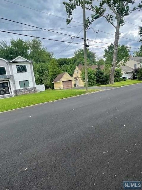 187 Crest Dr, Paramus, NJ 07652
