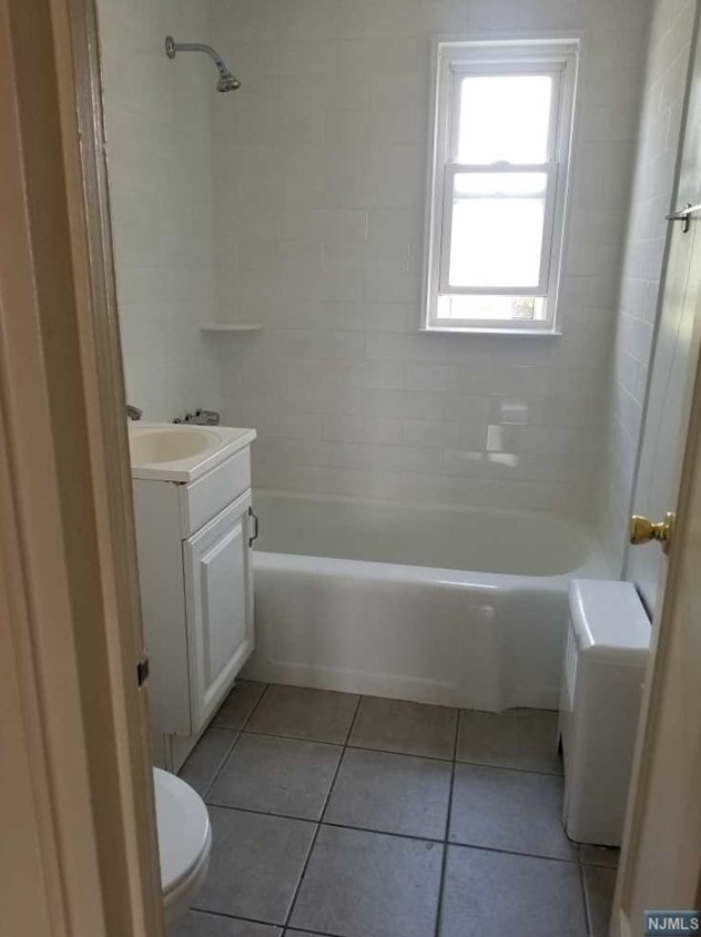 194 Darwin Ave, Rutherford NJ  07070-1324 exterior