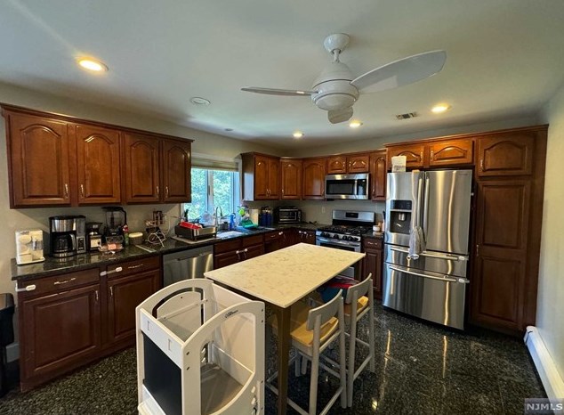 326 E Harriet Ave #right, Palisades Park, NJ 07650
