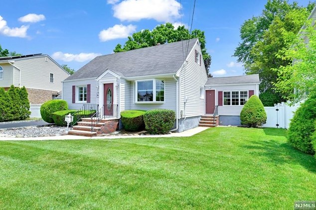 45 Nedellec Dr, Saddle Brook, NJ 07663-4505