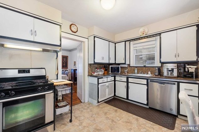 135 Maple St, Rutherford NJ  07070-1718 exterior