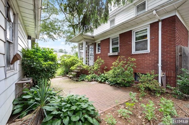 135 Maple St, Rutherford NJ  07070-1718 exterior