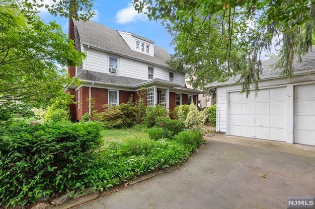 135 Maple St, Rutherford NJ  07070-1718 exterior