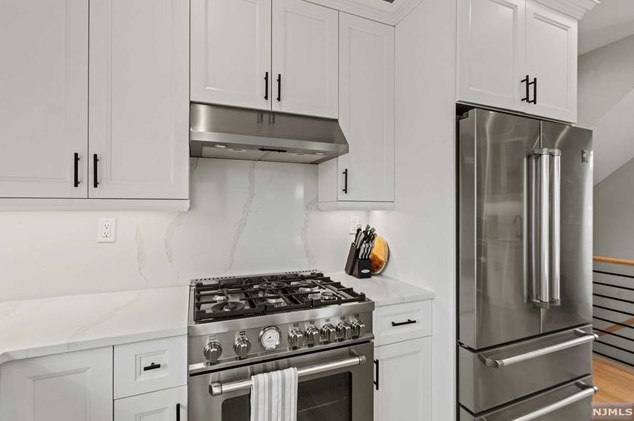 446 Greenmount Ave, Cliffside Park NJ 07010-1633 exterior