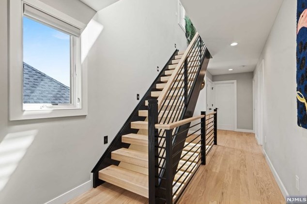 446 Greenmount Ave, Cliffside Park NJ 07010-1633 exterior