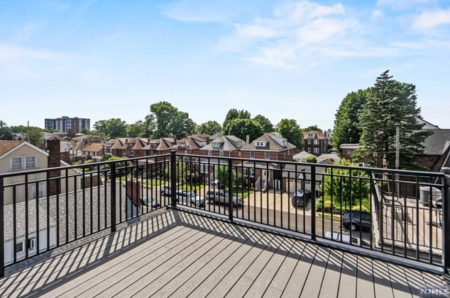 446 Greenmount Ave, Cliffside Park NJ 07010-1633 exterior