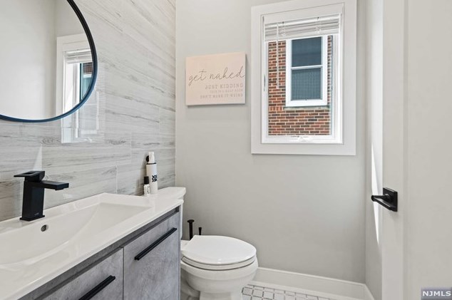 446 Greenmount Ave, Cliffside Park NJ 07010-1633 exterior