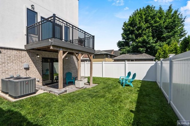 446 Greenmount Ave, Cliffside Park NJ 07010-1633 exterior