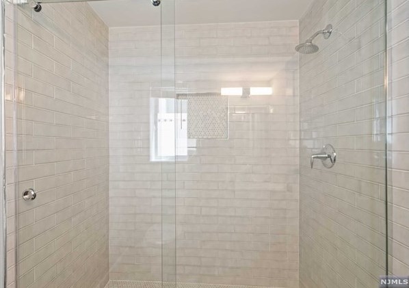 446 Greenmount Ave, Cliffside Park NJ 07010-1633 exterior