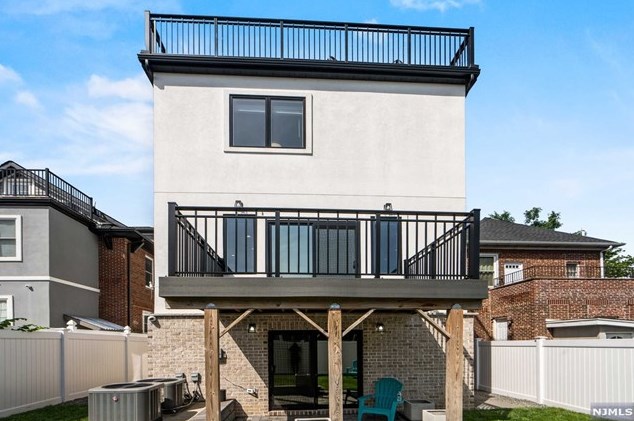 446 Greenmount Ave, Cliffside Park NJ 07010-1633 exterior