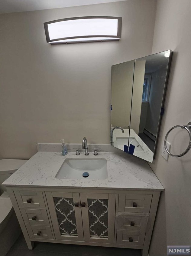 360 New York Ave, Lyndhurst NJ  07071-1430 exterior