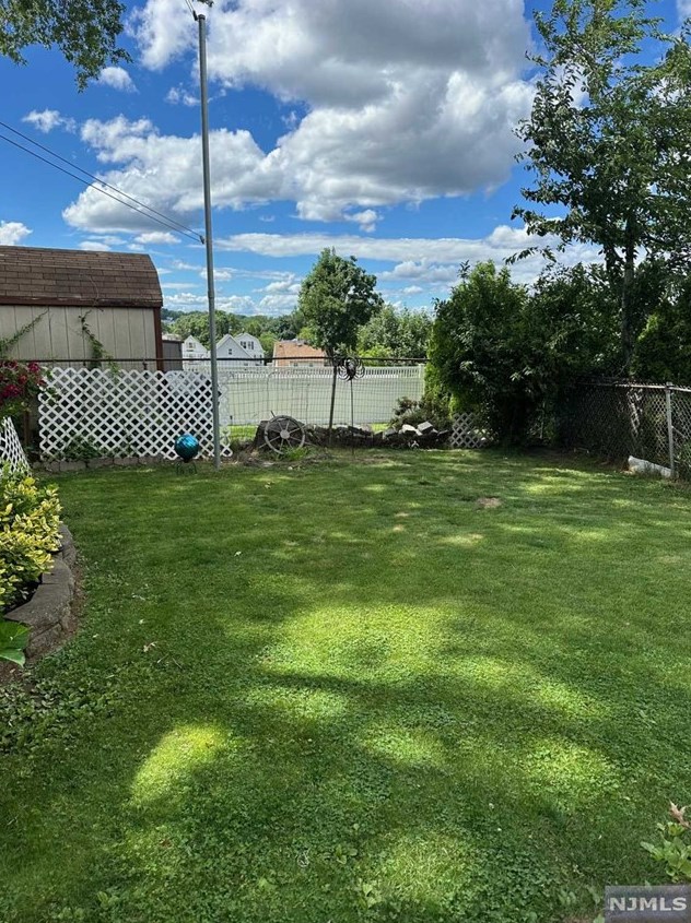 347 Stuyvesant Ave, Lyndhurst NJ  07071-2121 exterior