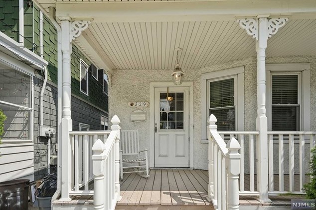 329 8th St, Carlstadt, NJ 07072