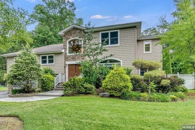 243 Paul Ct, Hillsdale, NJ 07642
