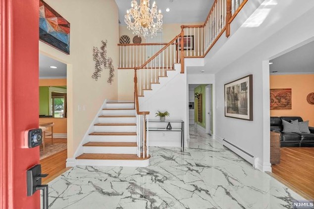 19 Lambert Trl, Mahwah, NJ 07430-3205
