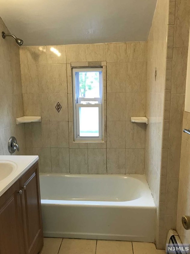 31 Macarthur Ave, Hasbrouck Heights NJ  07604-1514 exterior