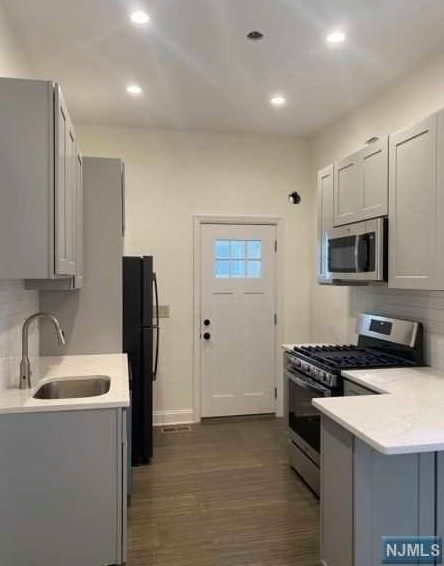 26 Forest St ##1, Montclair, NJ 07042