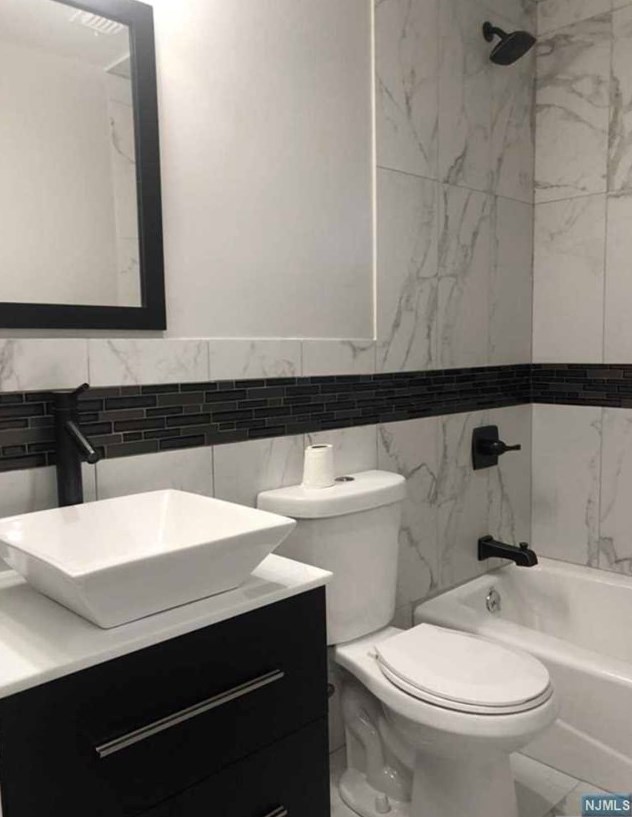 314 Nedellec Dr, Saddle Brook NJ  07663-5135 exterior