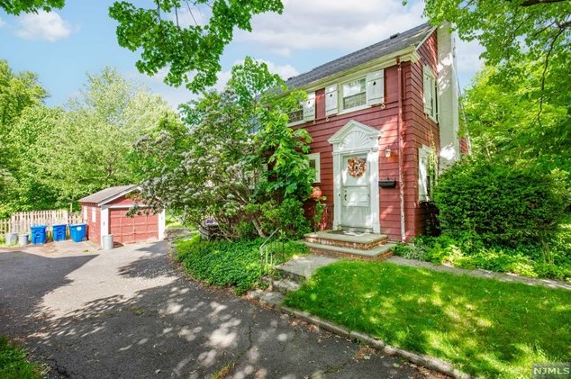 95 Hillside Ave, Tenafly, NJ 07670-2113