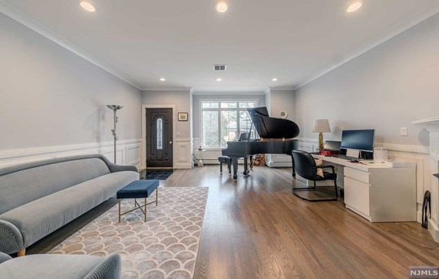 446 Elizabeth St, West Fort Lee, NJ 07024