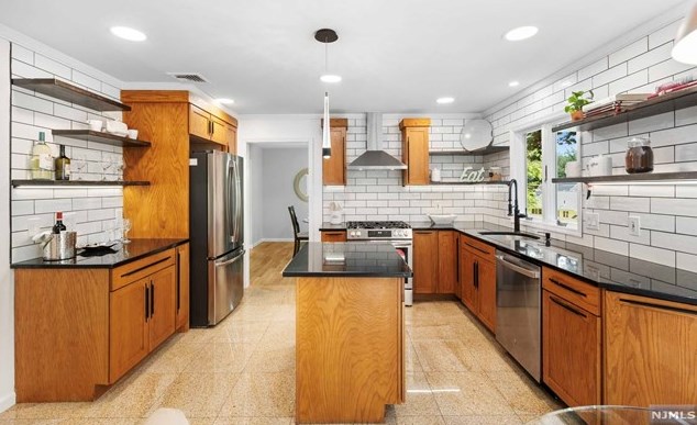 450 Van Emburgh Ave, Ridgewood, NJ 07450-2229