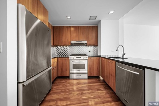 25 Hudson St #712, Jersey City, NJ 07302