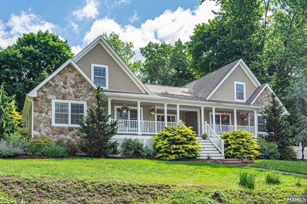 54 Franklin Ave, Midland Pk, NJ 07432-1916