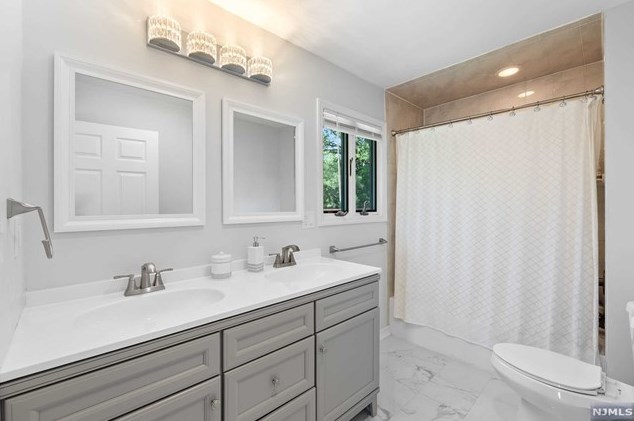 270 Baldwin Ave, Hasbrouck Heights NJ 07604-2301 exterior