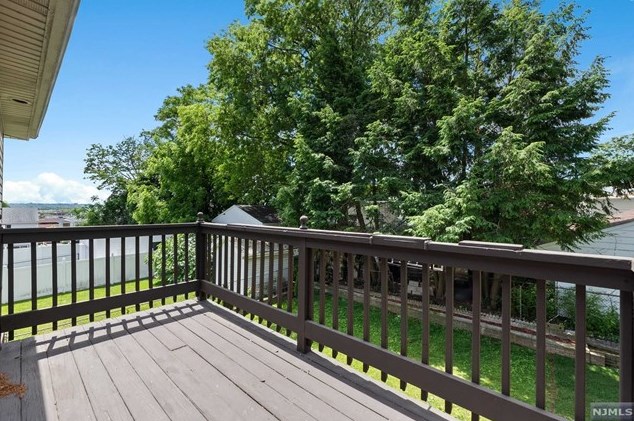 270 Baldwin Ave, Hasbrouck Heights NJ 07604-2301 exterior