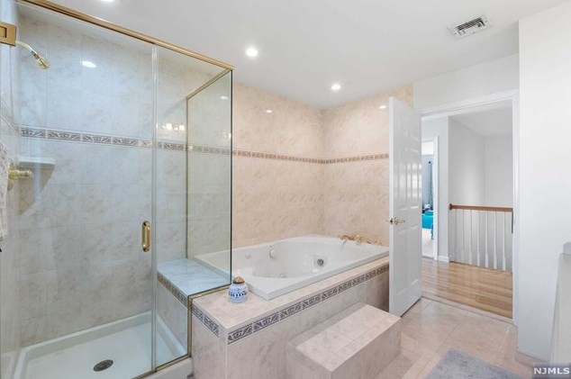 270 Baldwin Ave, Hasbrouck Heights NJ 07604-2301 exterior