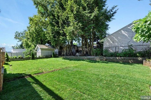 270 Baldwin Ave, Hasbrouck Heights NJ 07604-2301 exterior