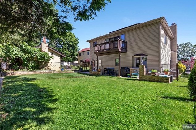 270 Baldwin Ave, Hasbrouck Heights NJ 07604-2301 exterior