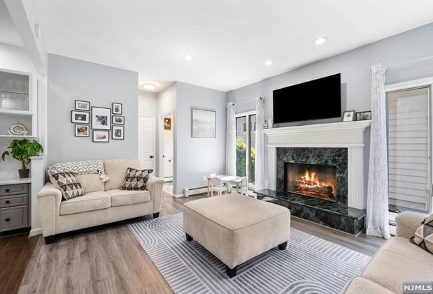 270 Baldwin Ave, Hasbrouck Heights NJ 07604-2301 exterior