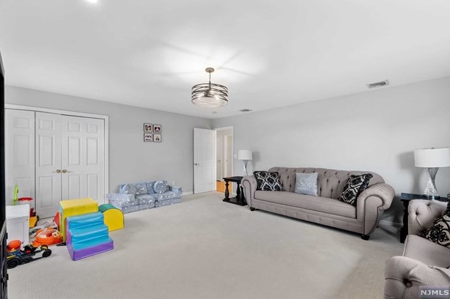 270 Baldwin Ave, Hasbrouck Heights NJ 07604-2301 exterior