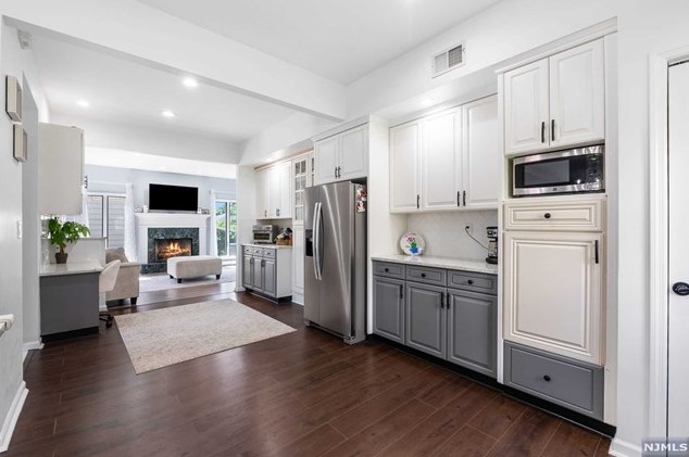 270 Baldwin Ave, Hasbrouck Heights NJ 07604-2301 exterior