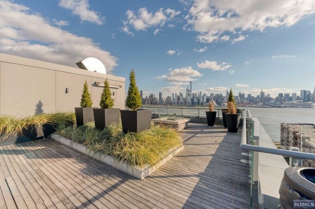 9 Ave At Port Imperial, West New York NJ  07093-7100 exterior