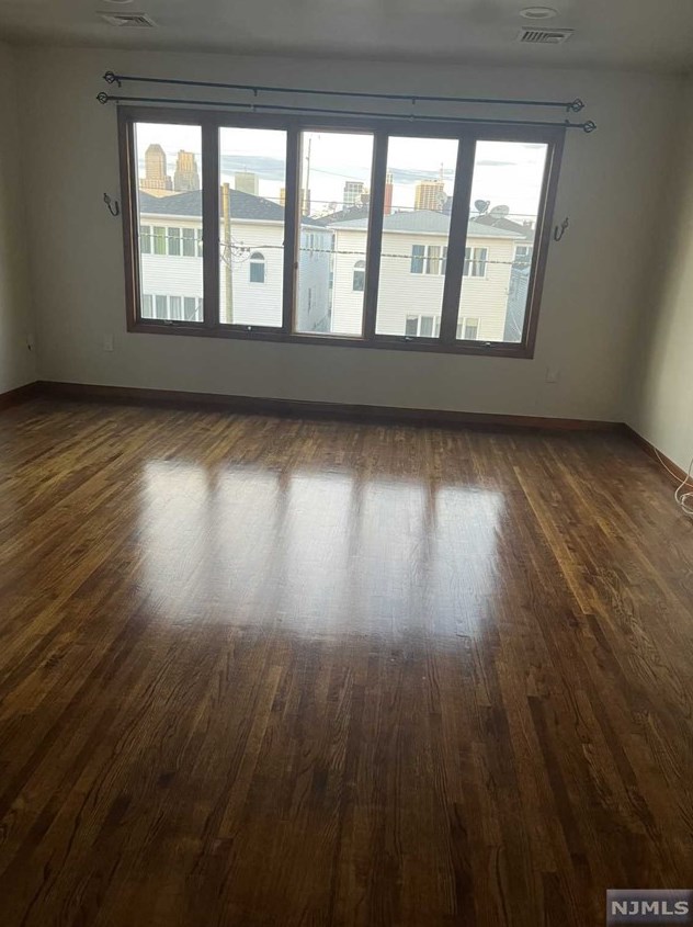 97 Pennington St #2, Newark, NJ 07105