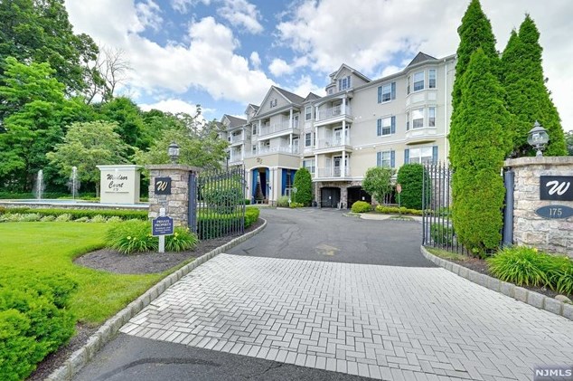 175 Rochelle Ave #211, Rochelle Park, NJ 07662