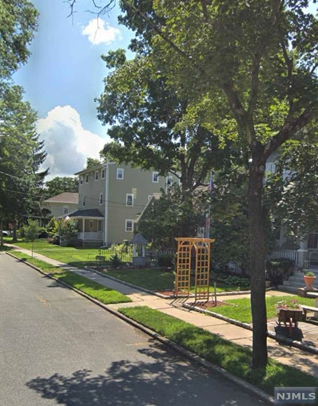27 Wheeler Ave #one, Westwood, NJ 07675