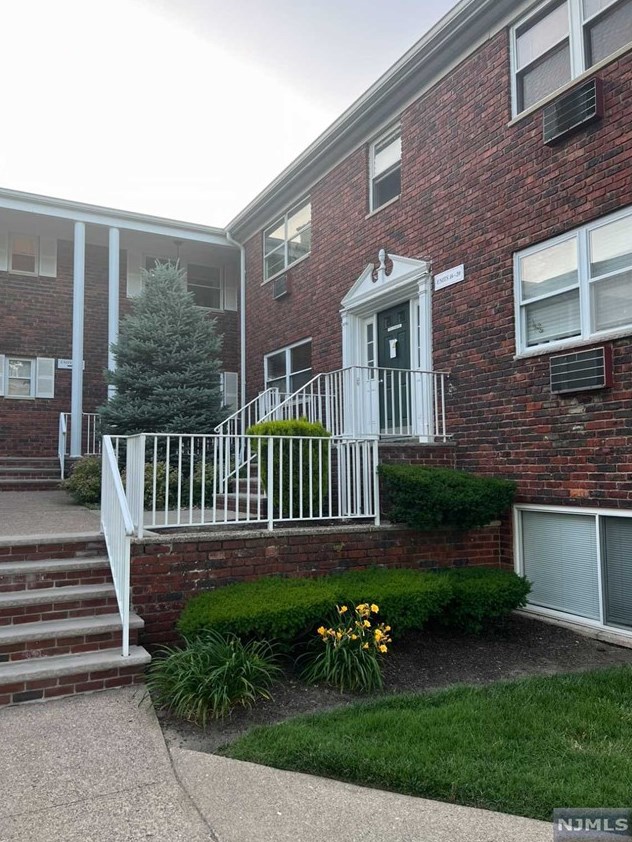 201 Beverwyck Rd, Lake Hiawatha NJ 07034-1442 exterior