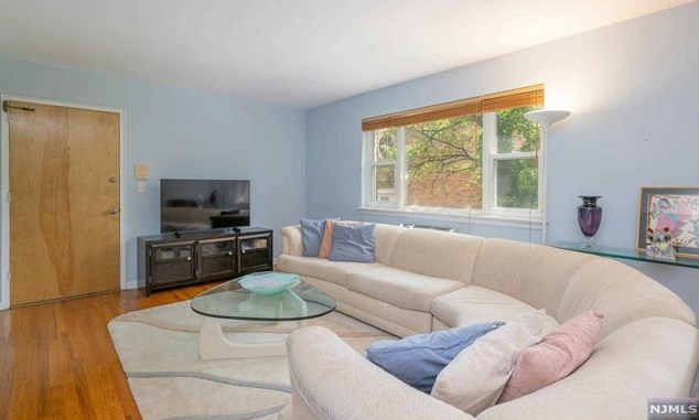 300 Claremont Ave, Verona NJ  07044-2549 exterior